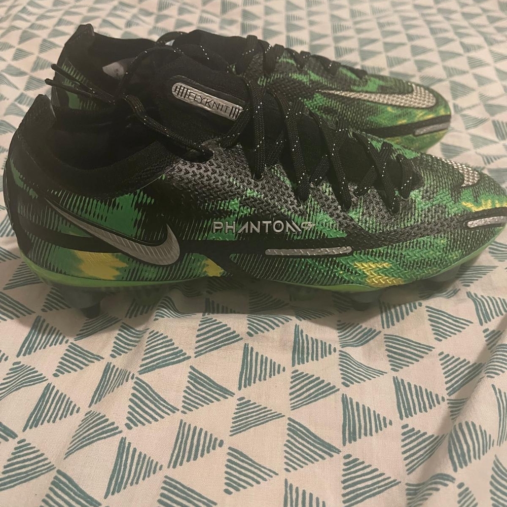 Nike Phantom Venom Cleats - Green and Black